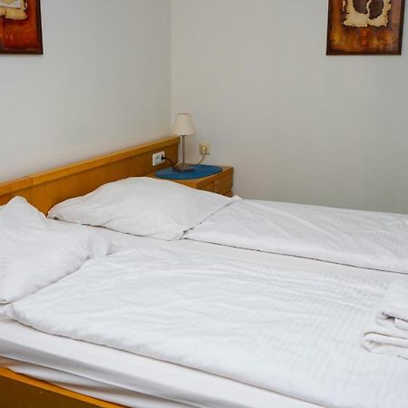Itm Hotel Bettkaestchen Am Sachsenwald Reinbek Bagian luar foto